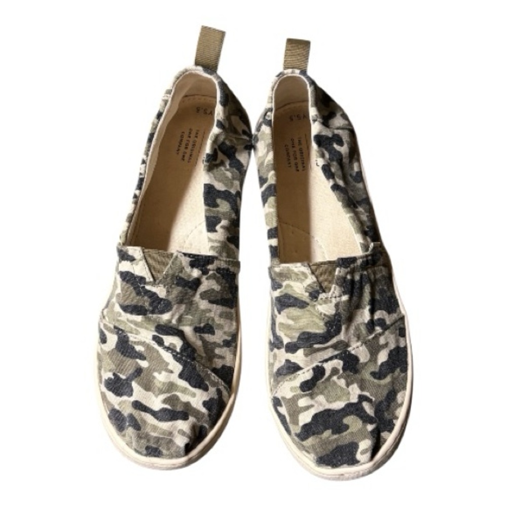 TOMS Camo green loafer slip ons comfort shoes. Sneakers Youth sz 5.5 womans 7